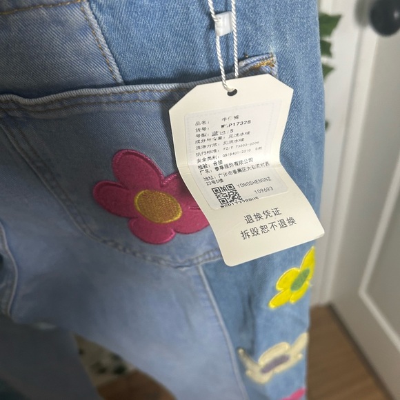 Floral Embroidered Women's Jeans - Picture 4 of 4